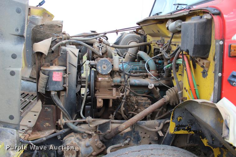 image for item DF2076 1990 International 4900 flat dump bed truck