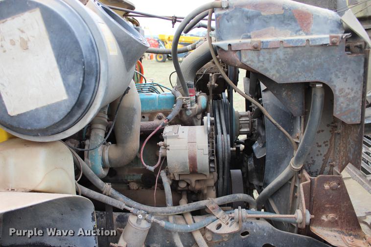 image for item DF2076 1990 International 4900 flat dump bed truck