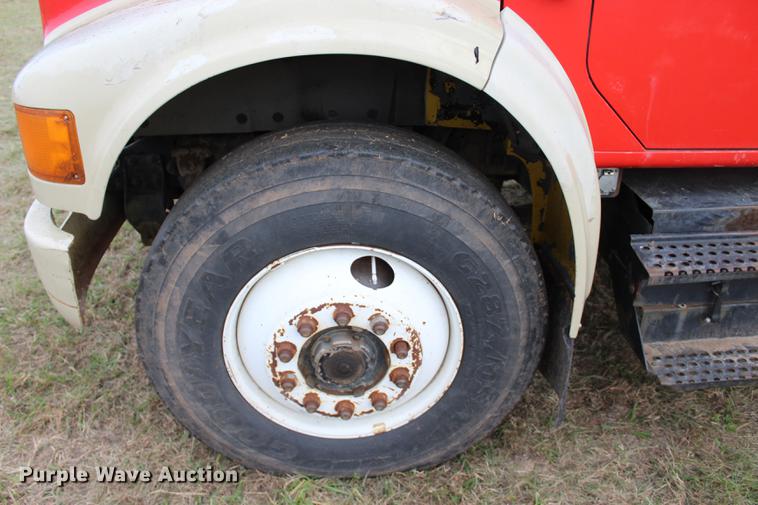 image for item DF2076 1990 International 4900 flat dump bed truck