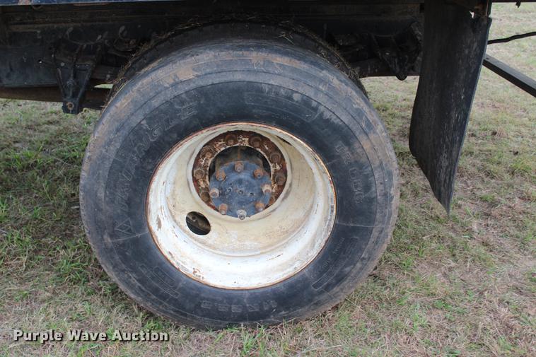 image for item DF2076 1990 International 4900 flat dump bed truck