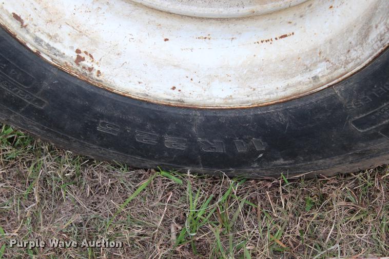 image for item DF2076 1990 International 4900 flat dump bed truck