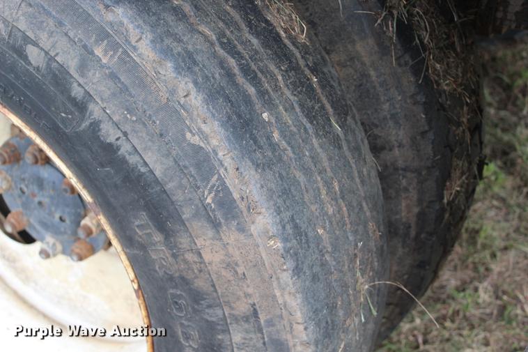 image for item DF2076 1990 International 4900 flat dump bed truck