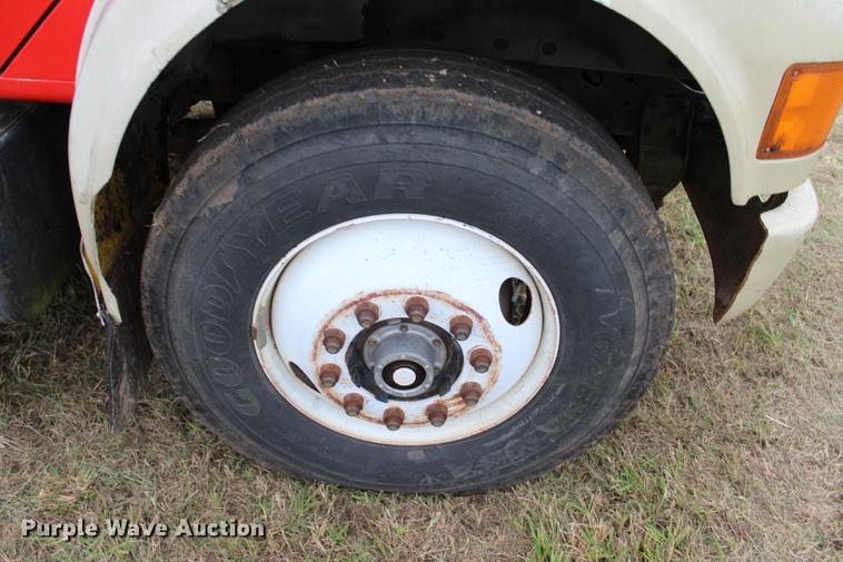 image for item DF2076 1990 International 4900 flat dump bed truck