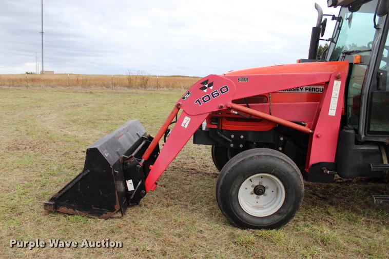 image for item DF2077 Massey-Ferguson 43452WD tractor