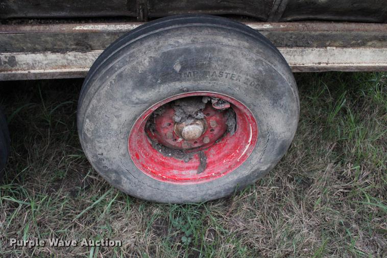 image for item DF2080 Apache CF16A300 creep feeder/self feeder