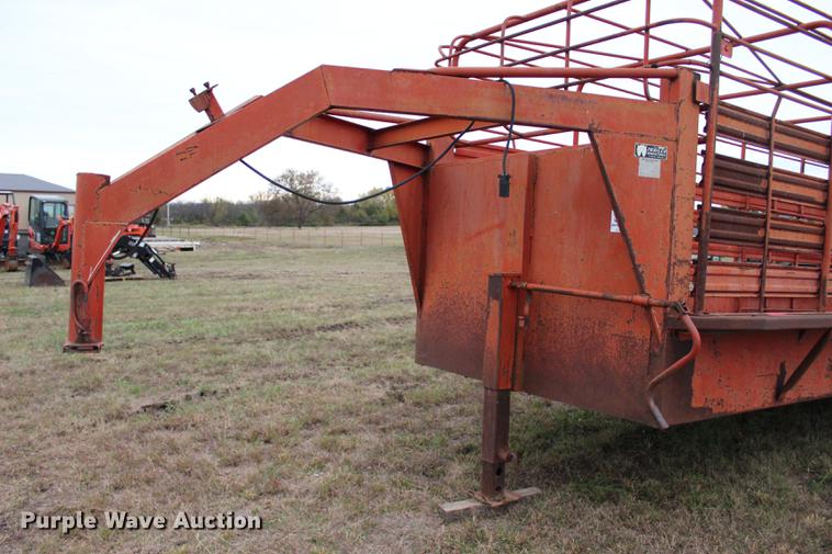 image for item DF2086 1982 WW Trailer 20X6 livestock trailer