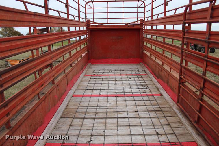 image for item DF2086 1982 WW Trailer 20X6 livestock trailer