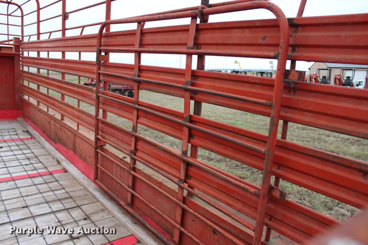 image for item DF2086 1982 WW Trailer 20X6 livestock trailer