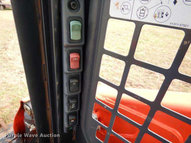 image for item DF2092 2017 Kubota SSV65 skid steer