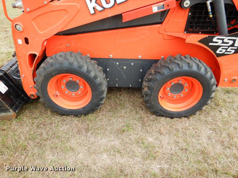 image for item DF2092 2017 Kubota SSV65 skid steer