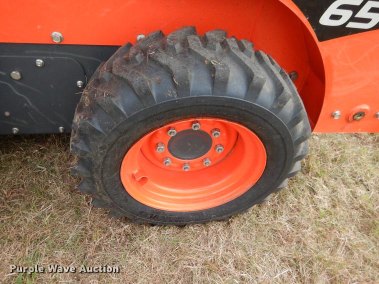 image for item DF2092 2017 Kubota SSV65 skid steer