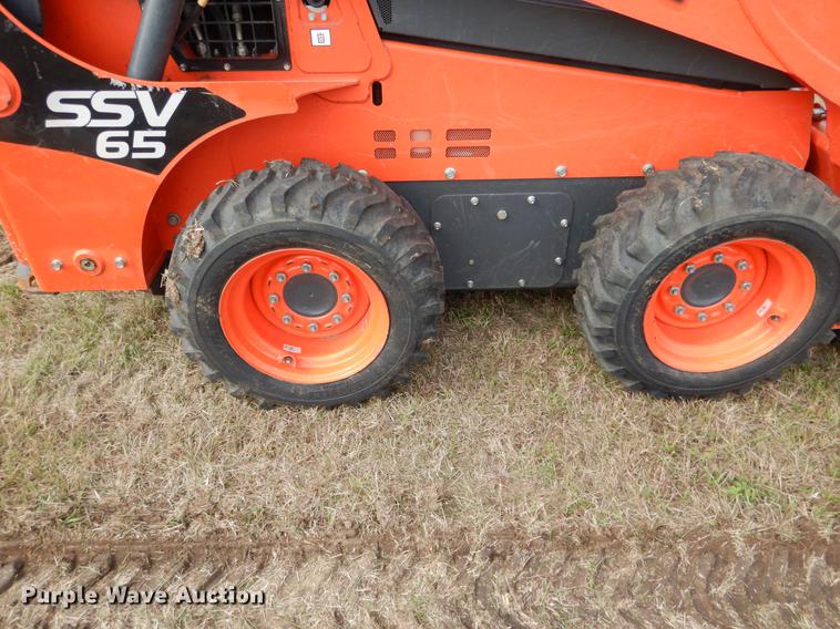 image for item DF2092 2017 Kubota SSV65 skid steer