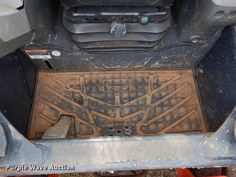 image for item DF2093 2014 Kubota SVL75-2 skid steer