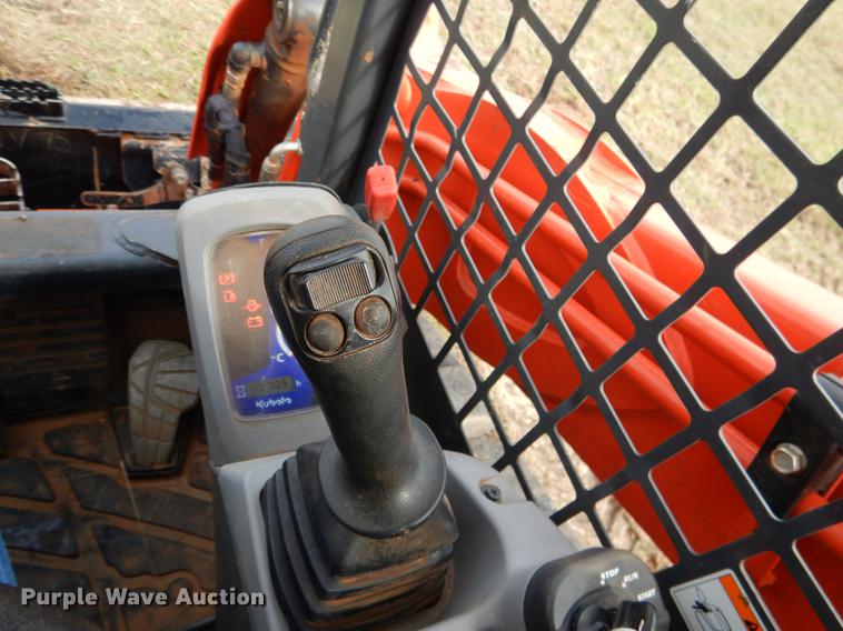 image for item DF2093 2014 Kubota SVL75-2 skid steer