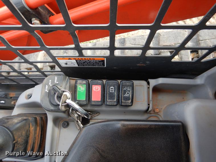 image for item DF2093 2014 Kubota SVL75-2 skid steer