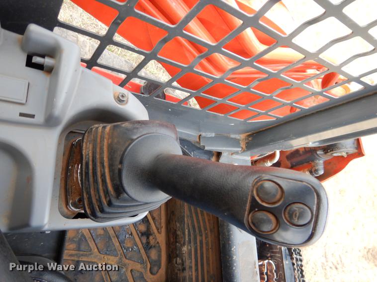image for item DF2093 2014 Kubota SVL75-2 skid steer