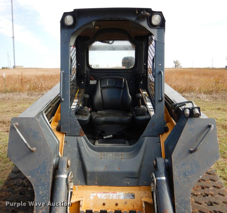 image for item DF2094 2012 John Deere 333D skid steer