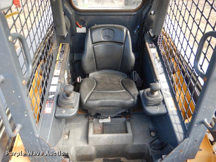 image for item DF2094 2012 John Deere 333D skid steer