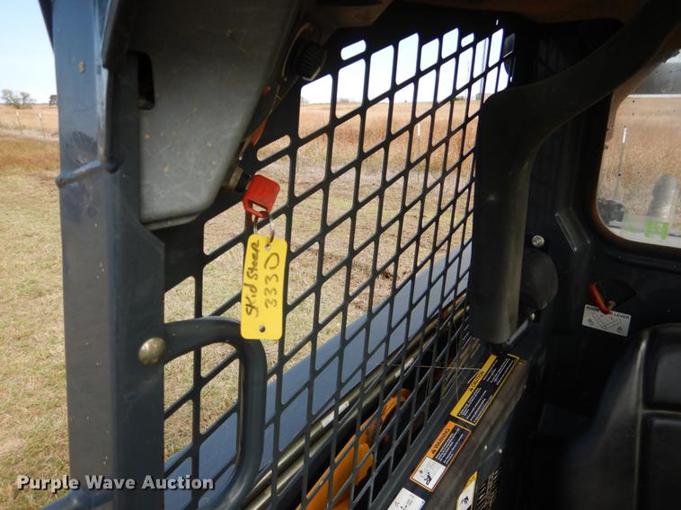 image for item DF2094 2012 John Deere 333D skid steer