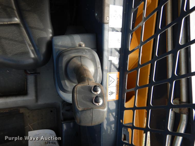 image for item DF2094 2012 John Deere 333D skid steer