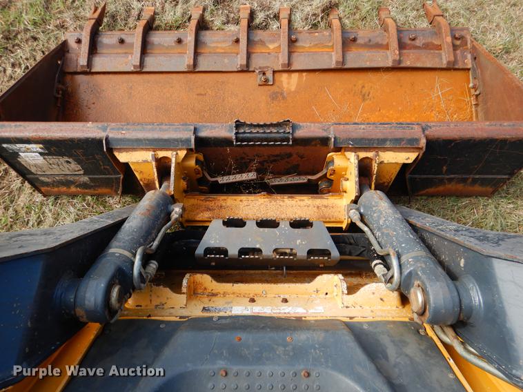 image for item DF2094 2012 John Deere 333D skid steer