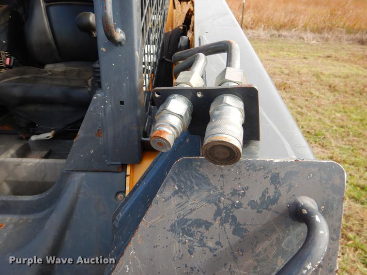 image for item DF2094 2012 John Deere 333D skid steer