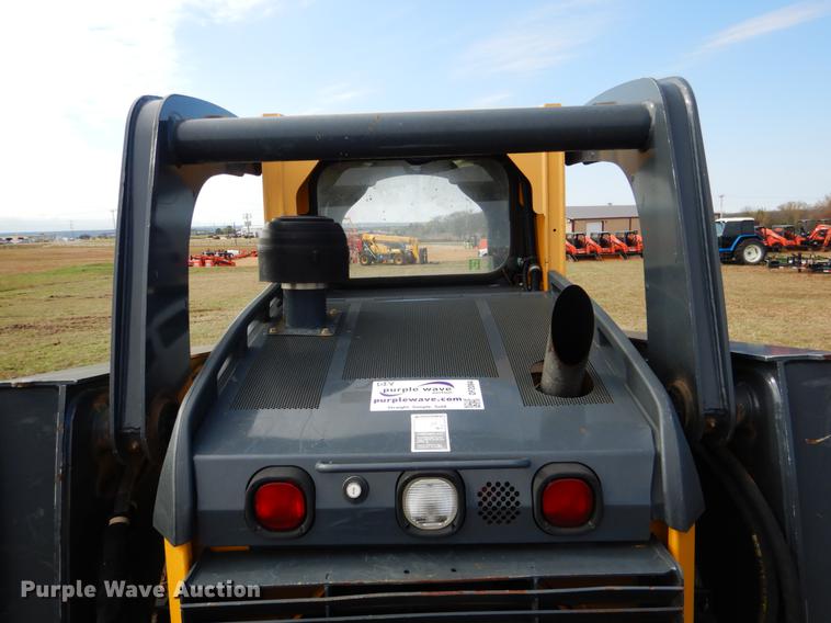 image for item DF2094 2012 John Deere 333D skid steer