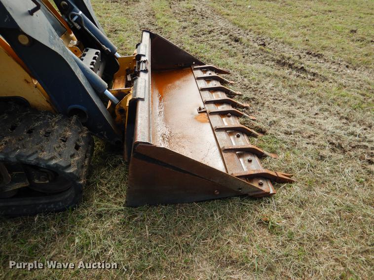 image for item DF2094 2012 John Deere 333D skid steer