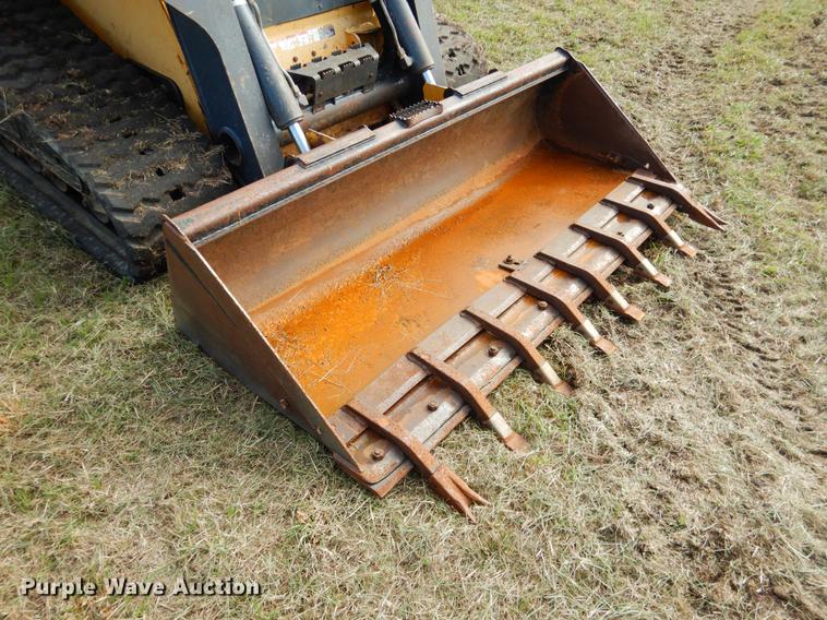 image for item DF2094 2012 John Deere 333D skid steer