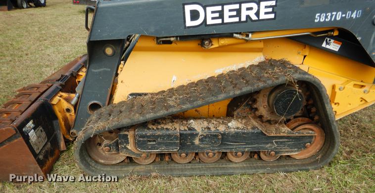 image for item DF2094 2012 John Deere 333D skid steer
