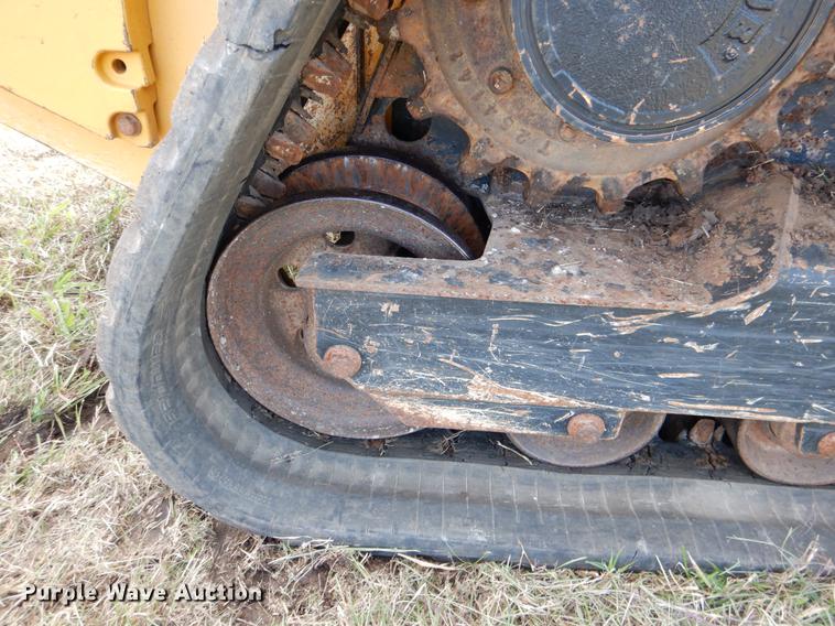 image for item DF2094 2012 John Deere 333D skid steer