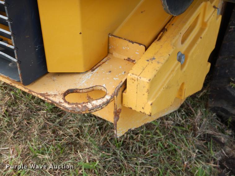 image for item DF2094 2012 John Deere 333D skid steer