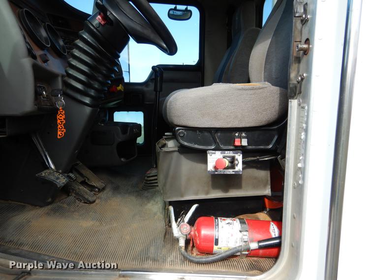 image for item DF2095 2006 Kenworth T300 semi truck