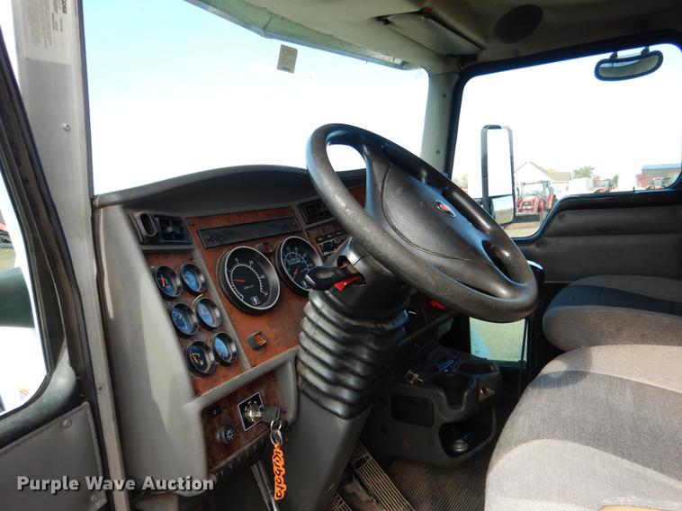 image for item DF2095 2006 Kenworth T300 semi truck