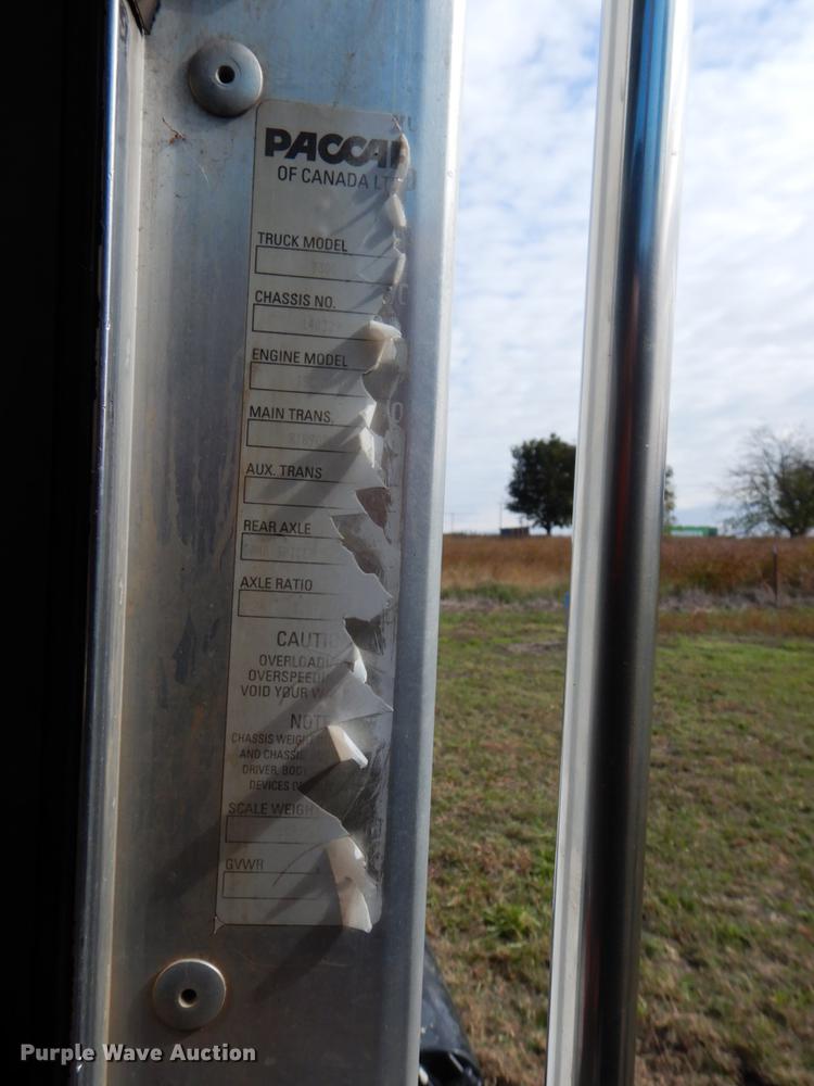 image for item DF2095 2006 Kenworth T300 semi truck