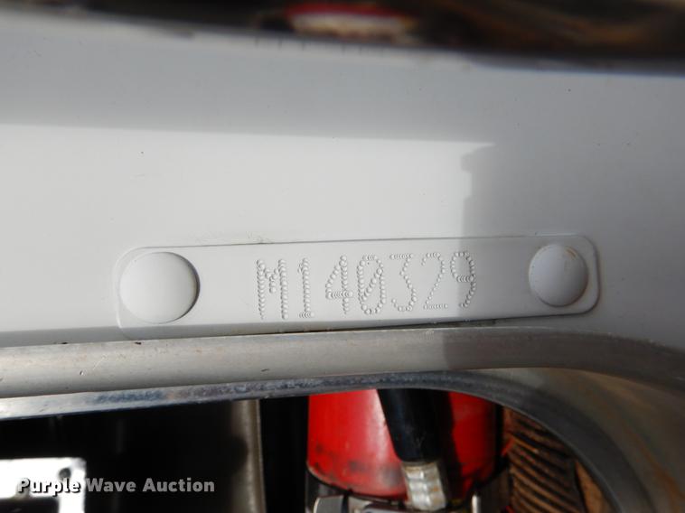 image for item DF2095 2006 Kenworth T300 semi truck