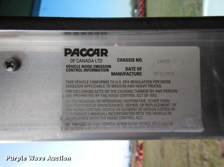 image for item DF2095 2006 Kenworth T300 semi truck