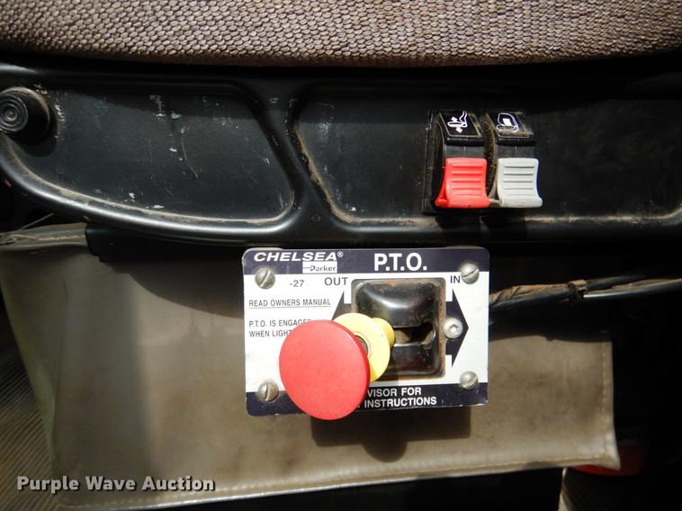 image for item DF2095 2006 Kenworth T300 semi truck