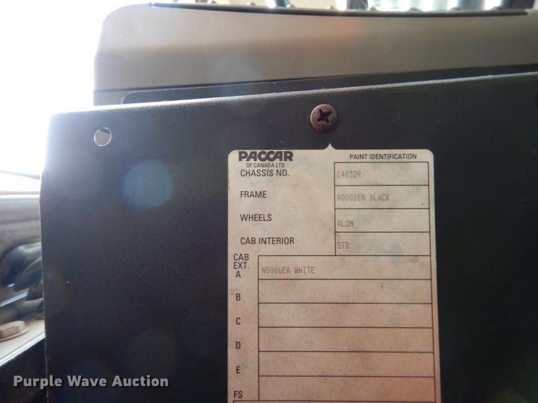 image for item DF2095 2006 Kenworth T300 semi truck