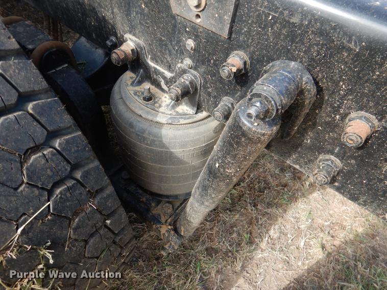 image for item DF2095 2006 Kenworth T300 semi truck