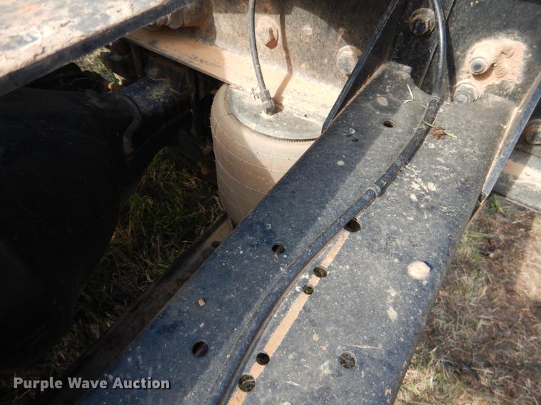 image for item DF2095 2006 Kenworth T300 semi truck