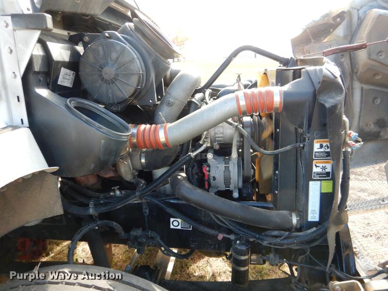 image for item DF2095 2006 Kenworth T300 semi truck