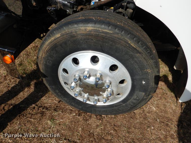 image for item DF2095 2006 Kenworth T300 semi truck