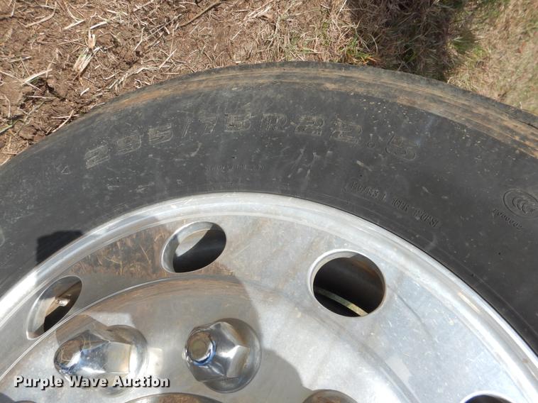 image for item DF2095 2006 Kenworth T300 semi truck