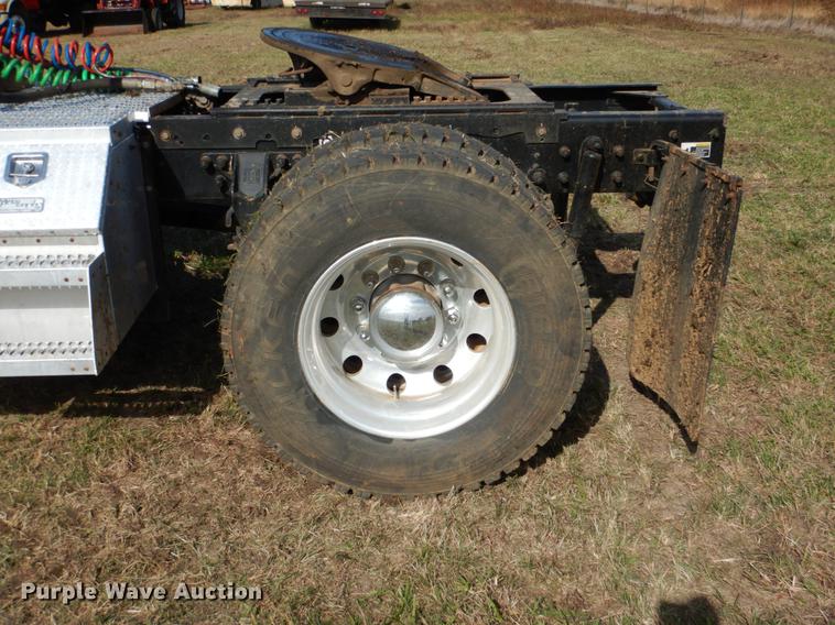 image for item DF2095 2006 Kenworth T300 semi truck