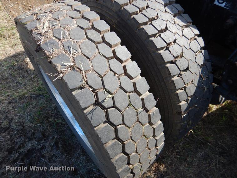 image for item DF2095 2006 Kenworth T300 semi truck