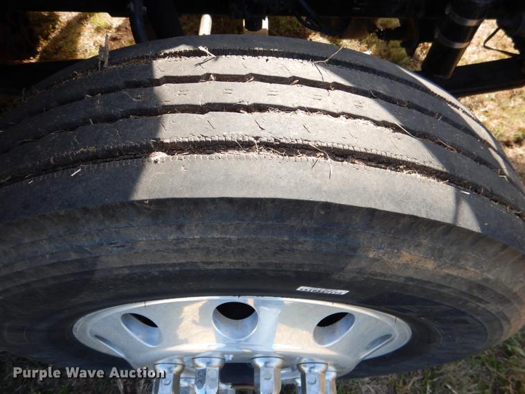 image for item DF2095 2006 Kenworth T300 semi truck