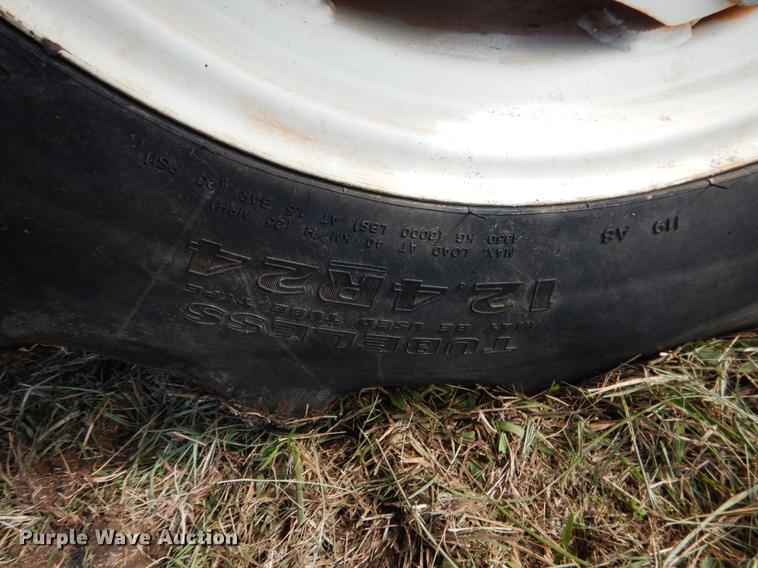 image for item DF2100 New Holland TD75D tractor