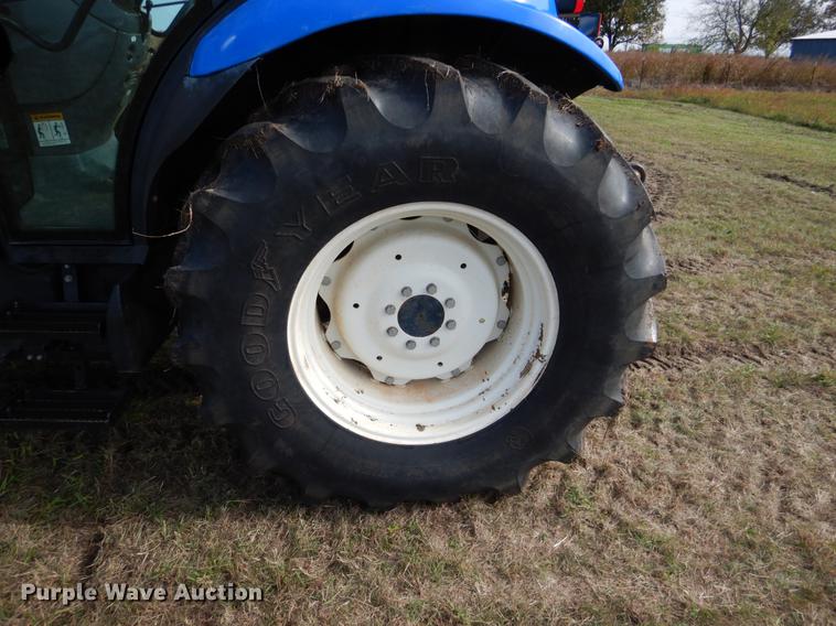 image for item DF2100 New Holland TD75D tractor