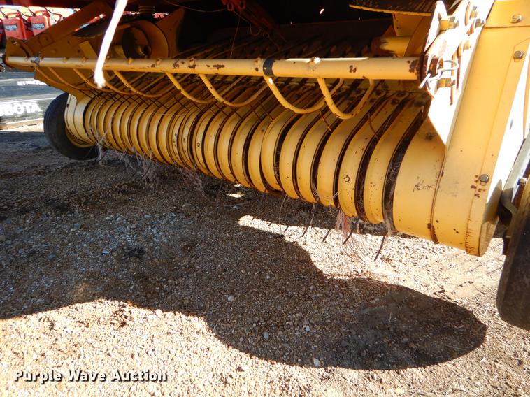 image for item EW9688 1998 New Holland 644 round baler